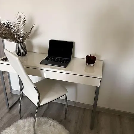 Apartment Bright And Comfy With Free Parking *