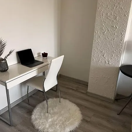 Bright And Comfy With Free Parking Apartmán *