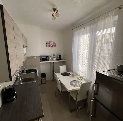 Apartment Bright And Comfy With Free Parking Velke Kapusany
