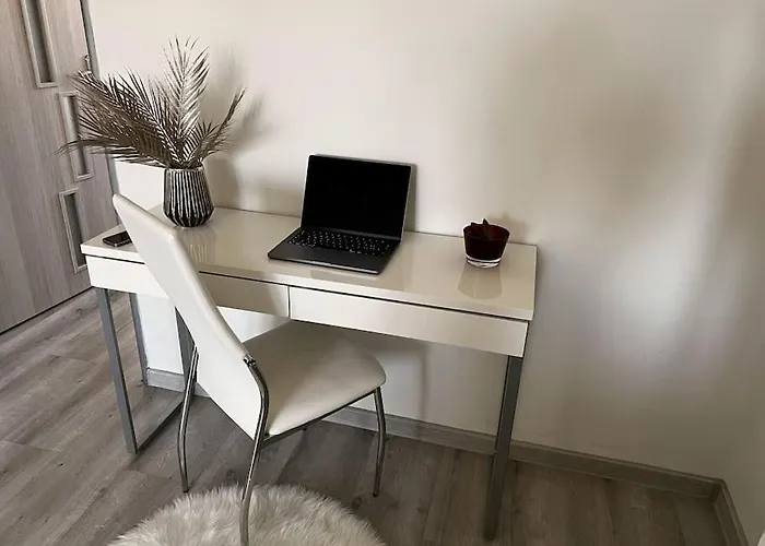 Apartment Bright And Comfy With Free Parking *